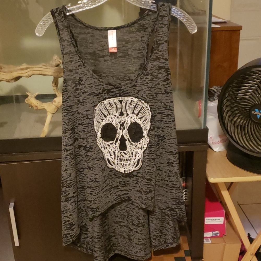 Sleeveless tee